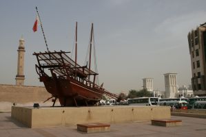 Dhow vor dem Dubai Museum