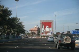 Strasse nach Abu Dhabi